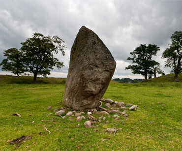 nearby-mayburgh-henge